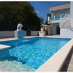 House Luketini Dvori Apartman *