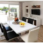 Apartman House Luketini Dvori *