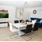 House Luketini Dvori Apartman Blizna Donja