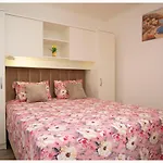 Apartman House Luketini Dvori *