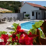House Luketini Dvori Apartman