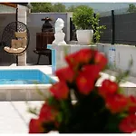 House Luketini Dvori Apartman