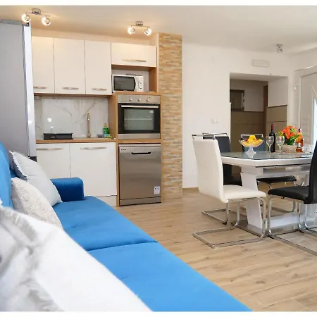 House Luketini Dvori شقة *