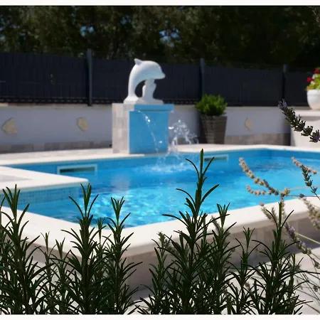 House Luketini Dvori شقة *