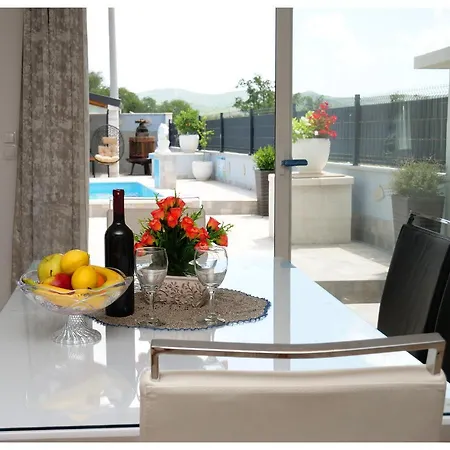 House Luketini Dvori شقة *