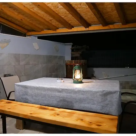 House Luketini Dvori شقة